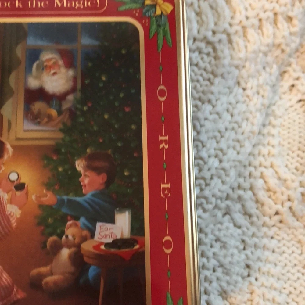 Nabisco Vintage Oreo Christmas Cookie Tin 1992